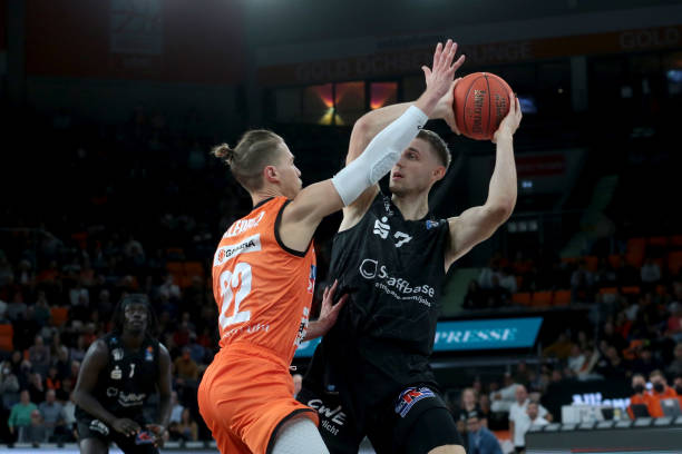 表现稳定 表现稳定