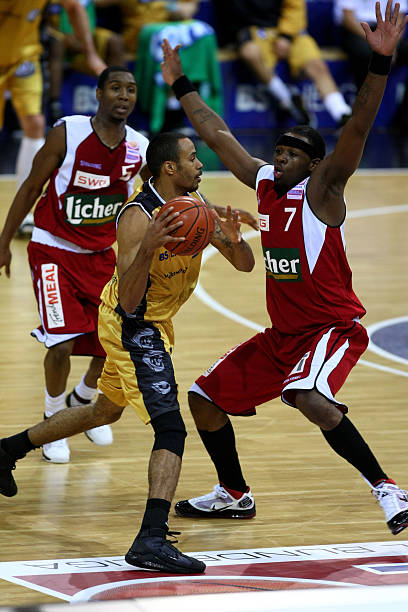 丘库埃梅卡正式转会多特后，切尔西今年夏窗将实现盈利