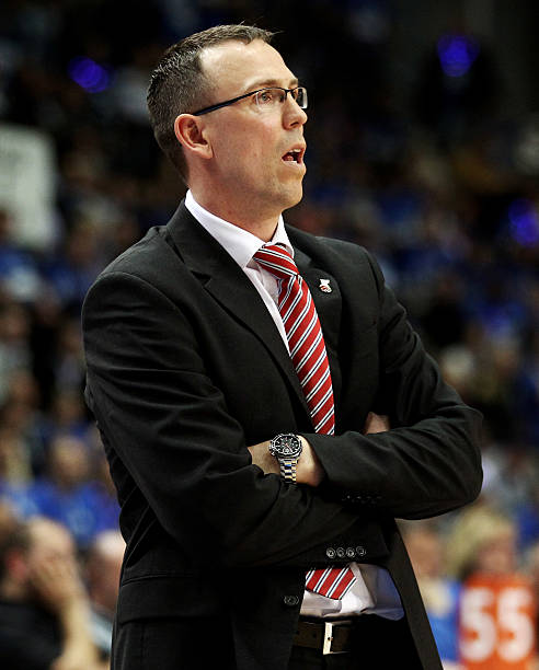 意媒：佛罗伦萨球迷在编排对阵尤文的TIFO时耍花招被罚.