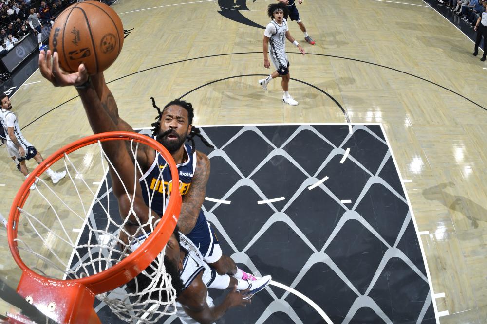 与巨星之间 与巨星之间