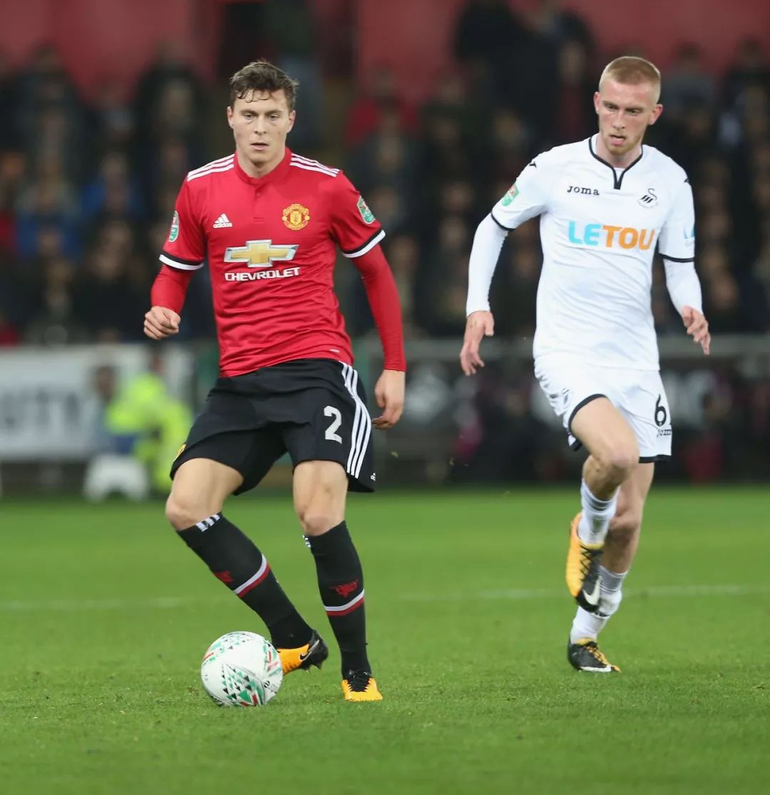 两位拳手各 两位拳手各