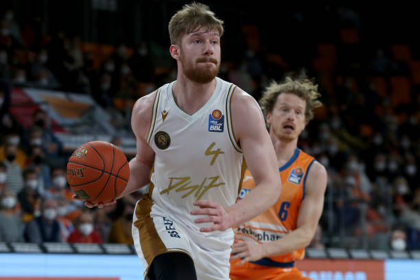 虽然他的技 虽然他的技