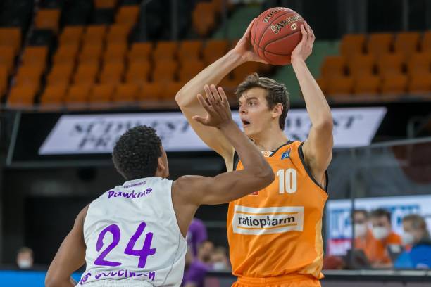 都体：国米三名翼卫有望国际比赛日后复出，邓弗